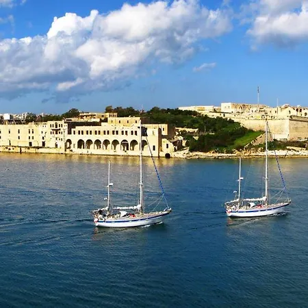 Getawaysmalta - Blue Waters Apartment In Sliema * Sliema