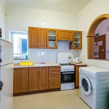 Getawaysmalta - Blue Waters Apartment In Sliema * Sliema